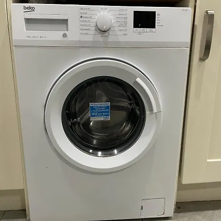 En-suite Single Корк